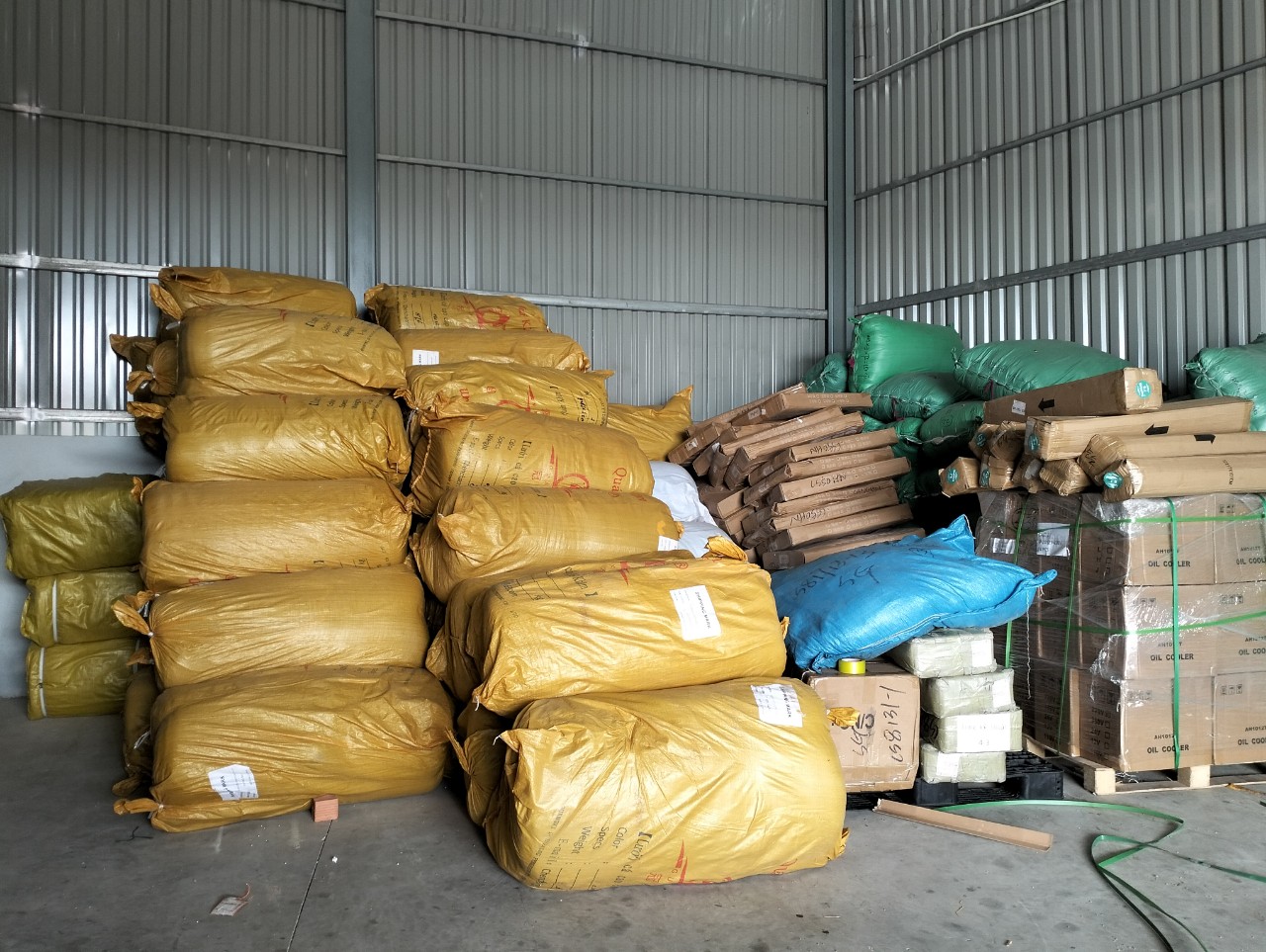 Kho hàng của Viet Aviation cực kỳ an toàn, được theo dõi mọi lúc.