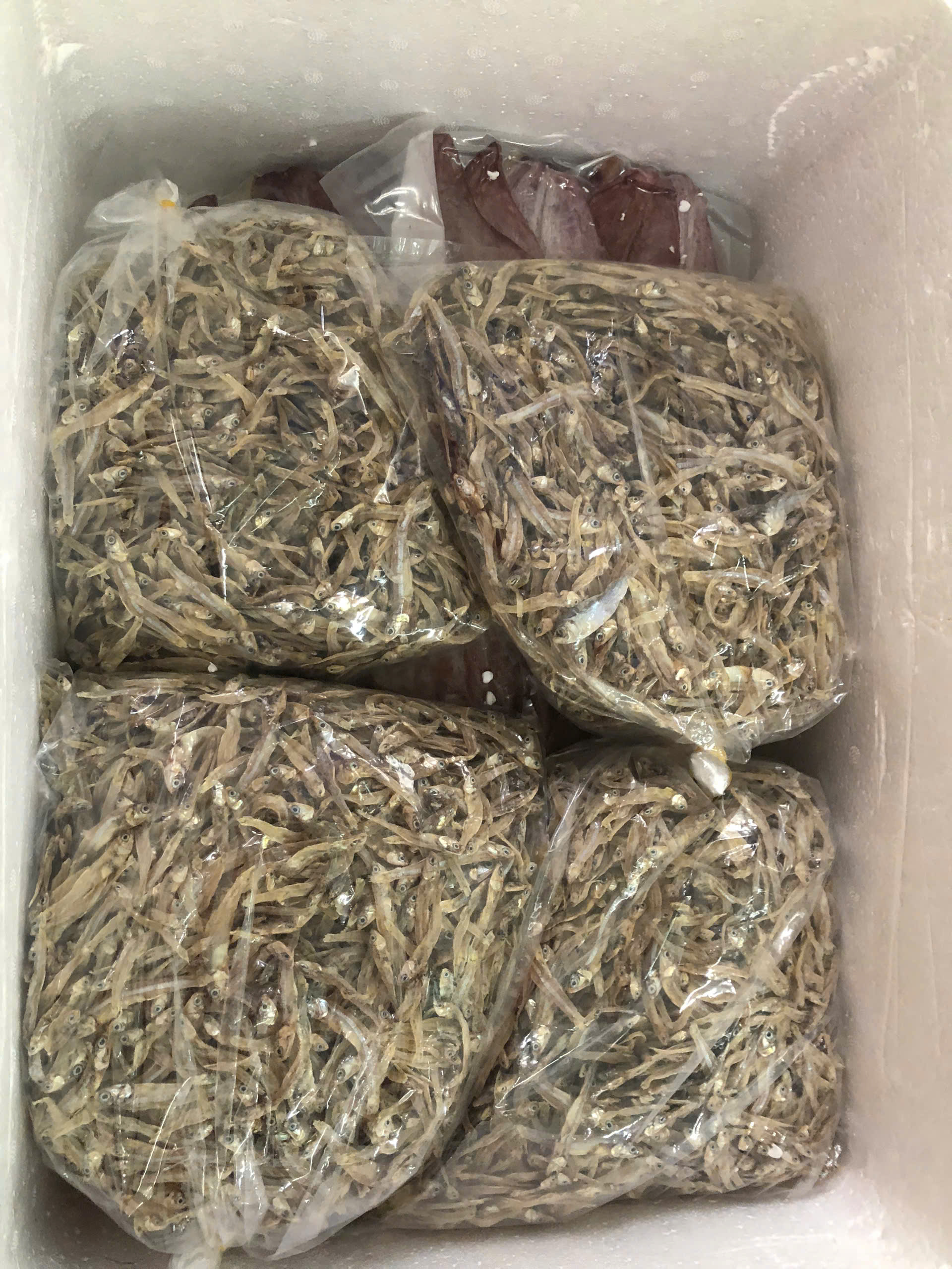 Gửi hàng thực phẩm đi Trung Quốc, cá khô